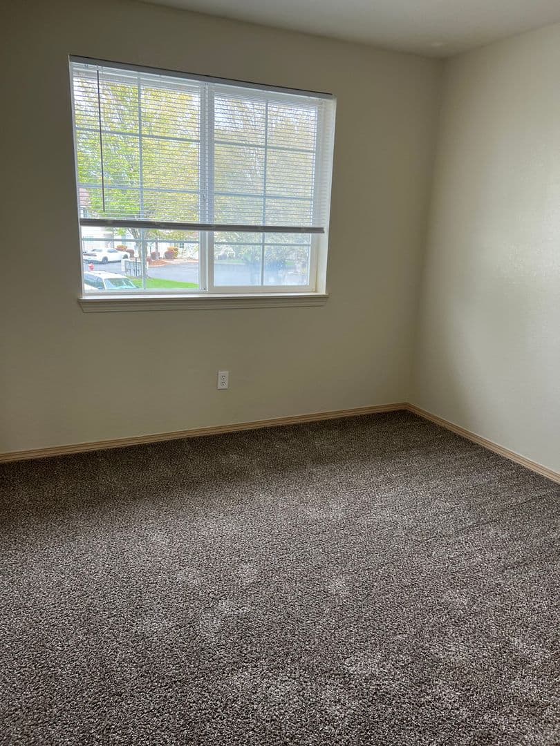 McMinnville Apartment: Multiple addresses  (see Unit)