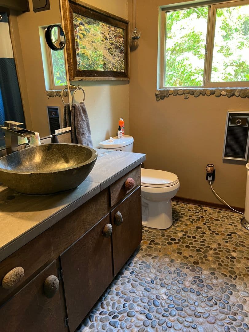 Yamhill House: 15301 NW Moores Valley Rd