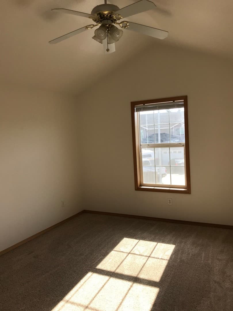 Sheridan Apartment: 473-475 SE Excel St