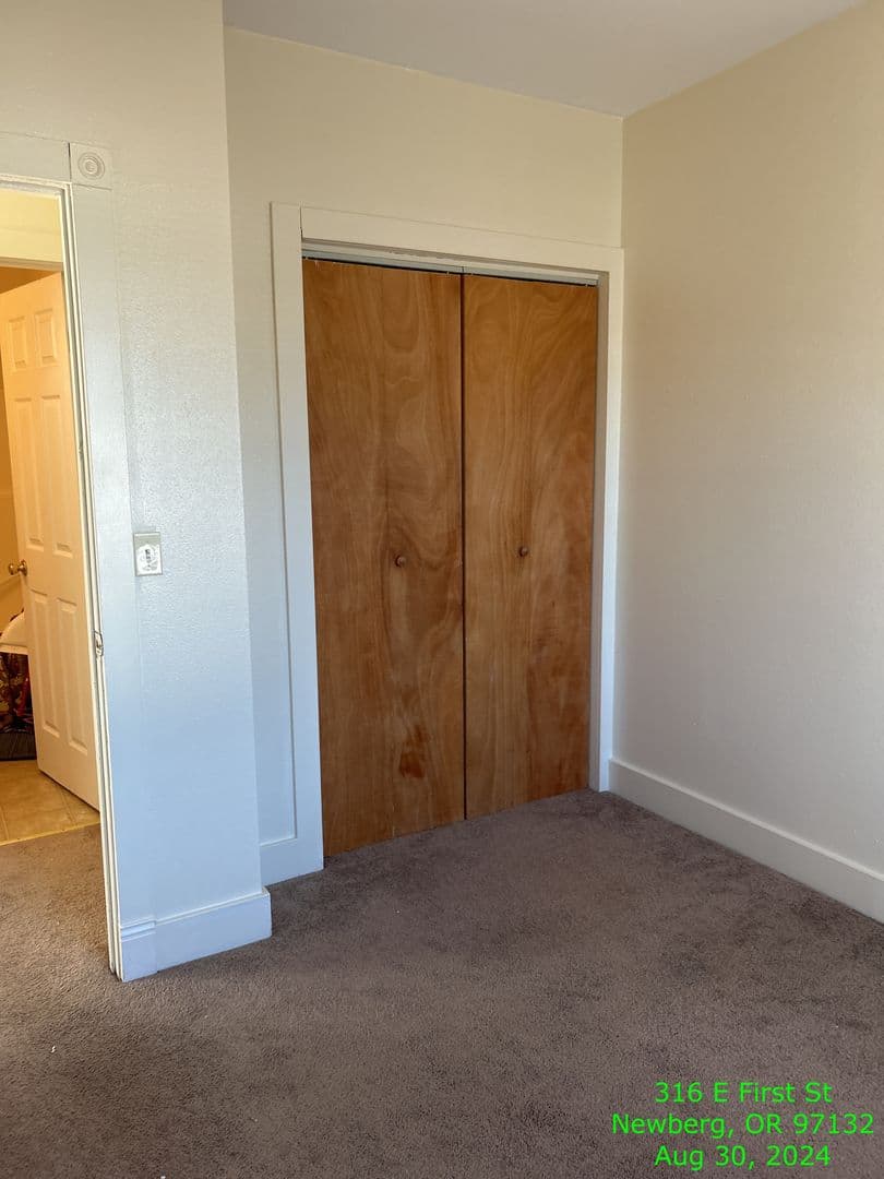 Newberg Apartment: 312-16 E. 1st St.