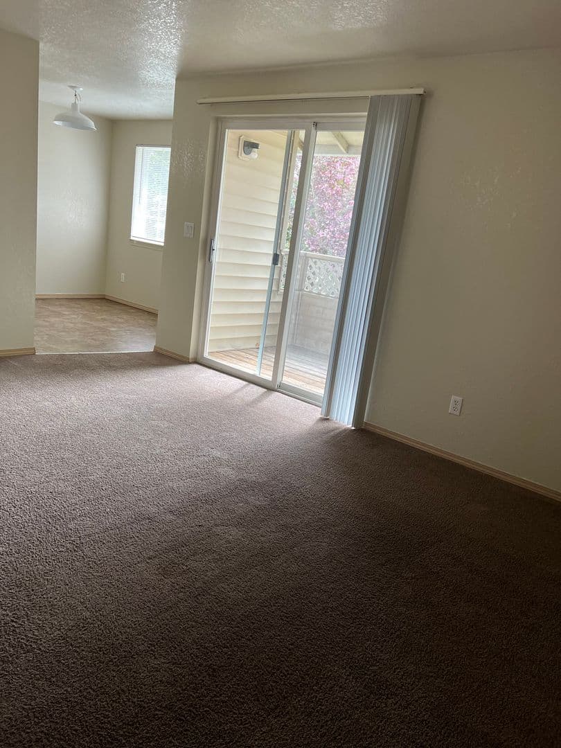 McMinnville Apartment: Multiple addresses  (see Unit)
