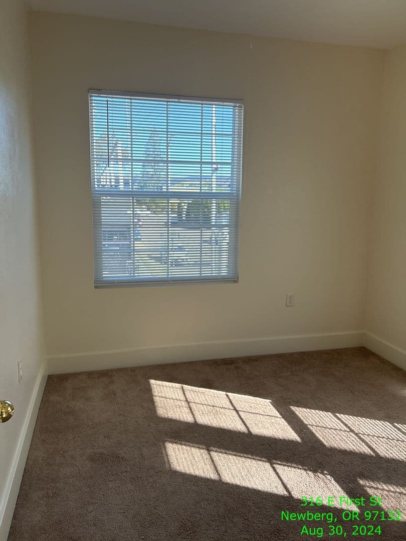 Newberg Apartment: 312-16 E. 1st St.