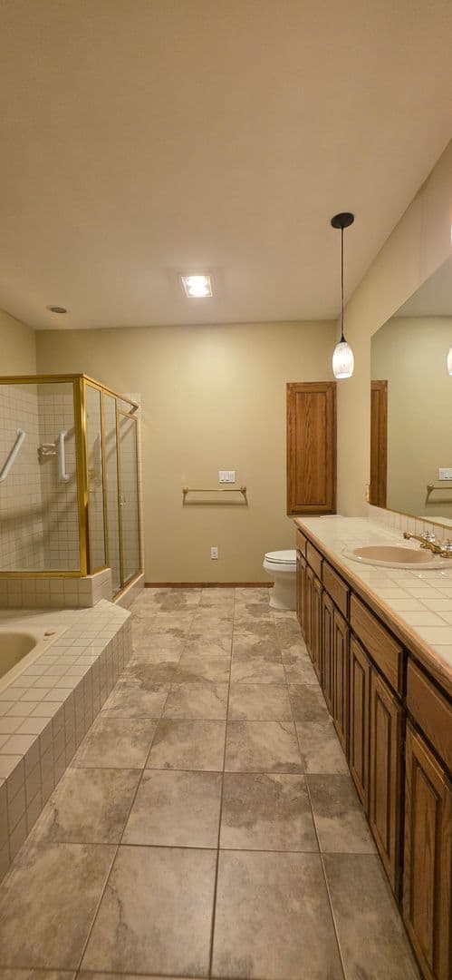 McMinnville House: 2200 NW Doral St