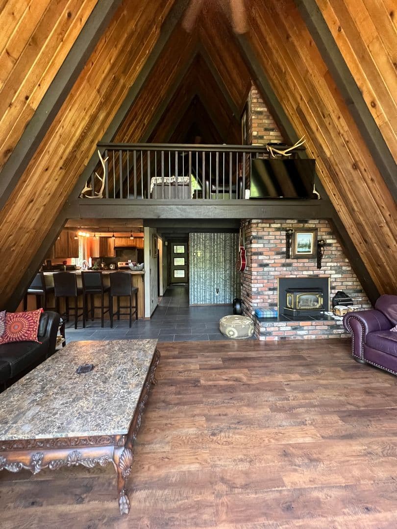 Yamhill House: 15301 NW Moores Valley Rd