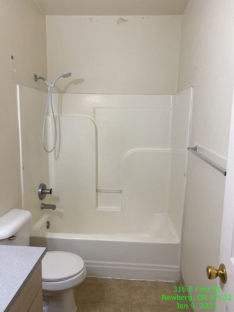 Newberg Apartment: 312-16 E. 1st St.