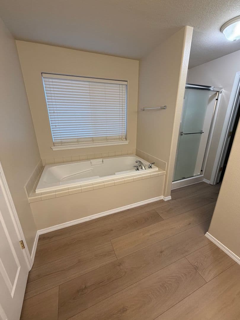 Newberg House: 413 Roger Smith Dr.