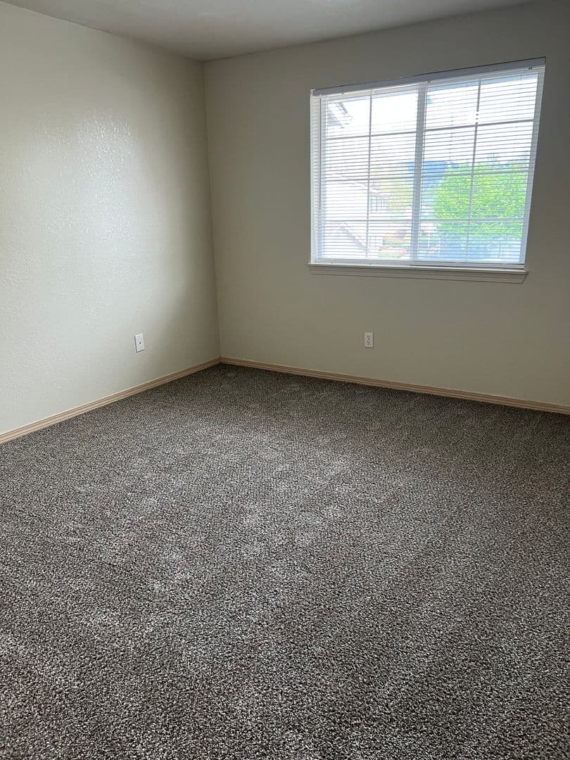McMinnville Apartment: Multiple addresses  (see Unit)
