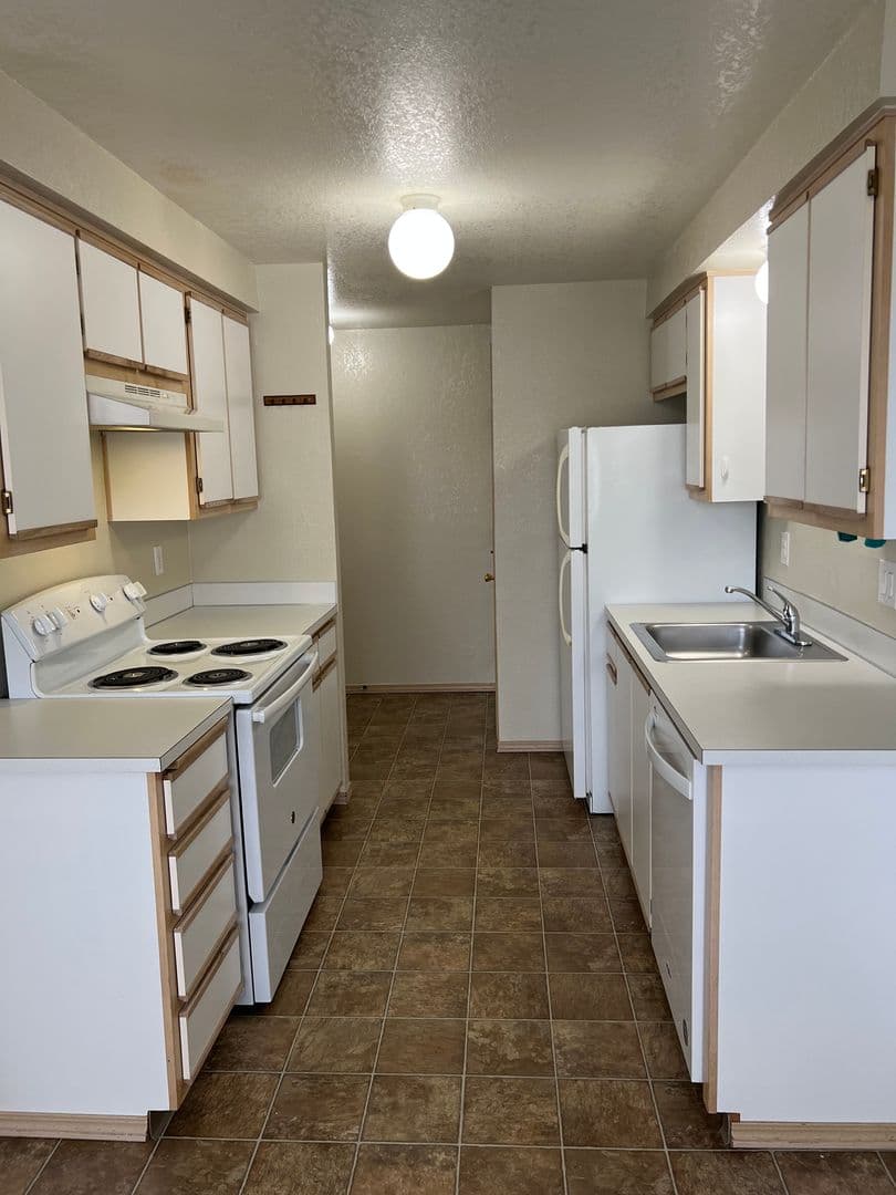 McMinnville Apartment: Multiple addresses  (see Unit)