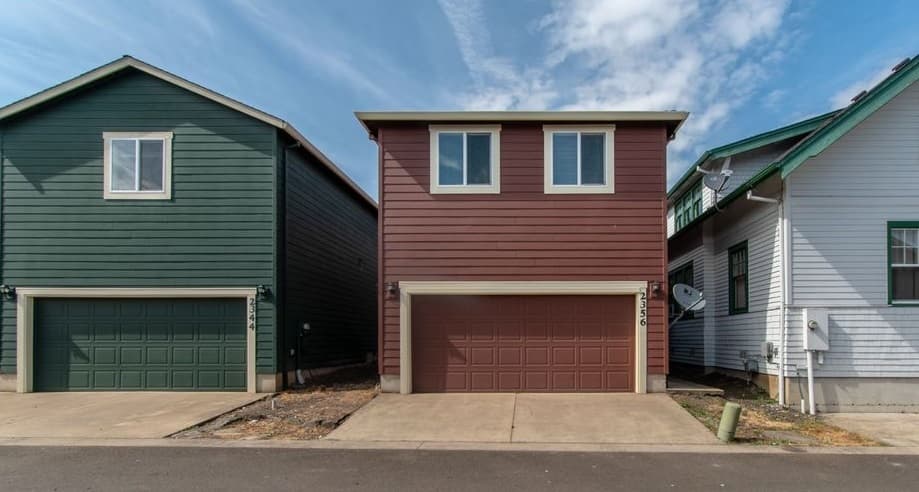 Newberg House: 2356 E. 3rd St