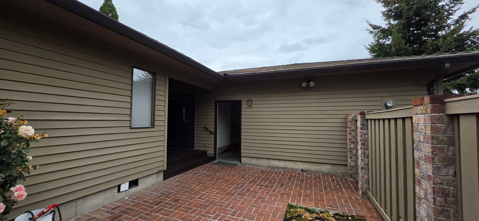 McMinnville House: 2200 NW Doral St