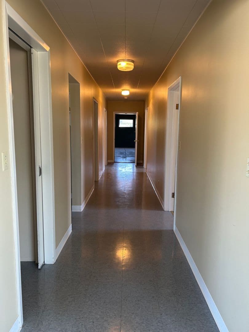McMinnville House: 1186 NE Alpine Ave