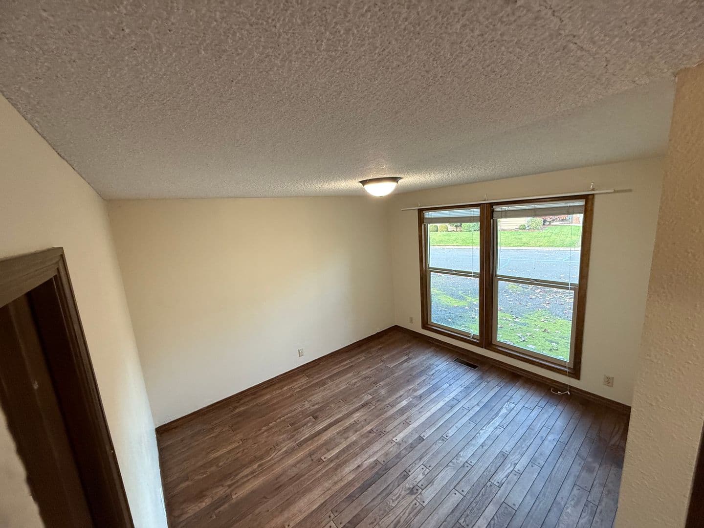 McMinnville House: 1150 NW Sunnywood Ct.