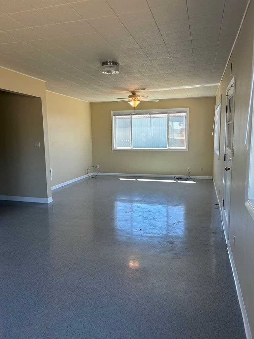 McMinnville House: 1186 NE Alpine Ave
