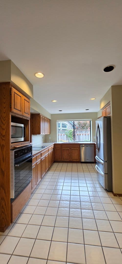 McMinnville House: 2200 NW Doral St