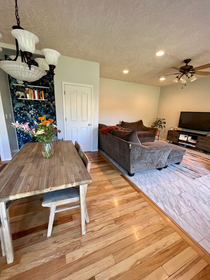 McMinnville House: 2383 NW Victoria Ct