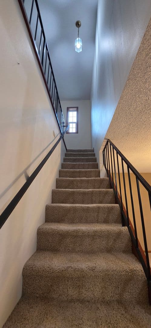 McMinnville House: 1110 NW Springwood Lane