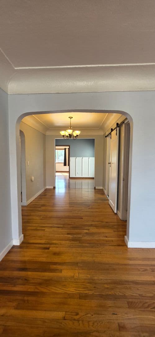 McMinnville House: 126 NW 12th St