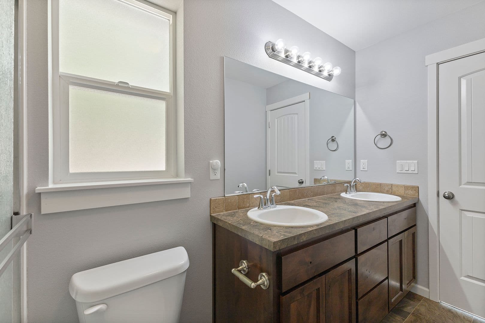 McMinnville House: 6015 NW High Heaven Rd