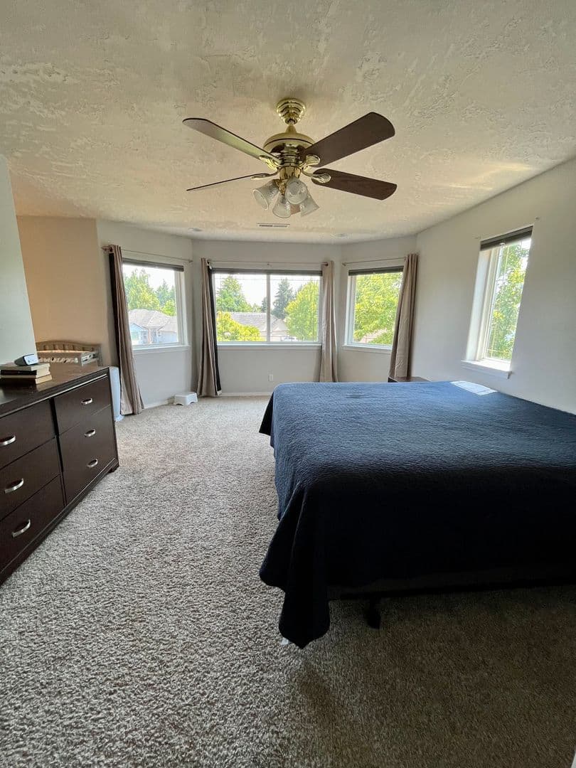 McMinnville House: 2383 NW Victoria Ct