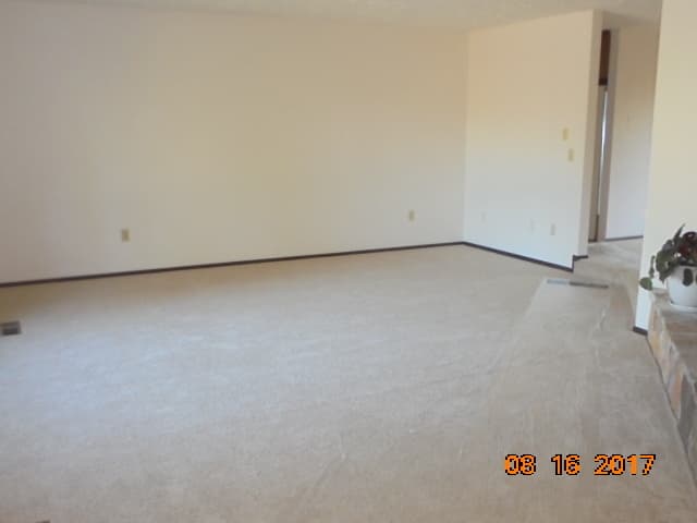 McMinnville House: 911 NW Oakwood Circle