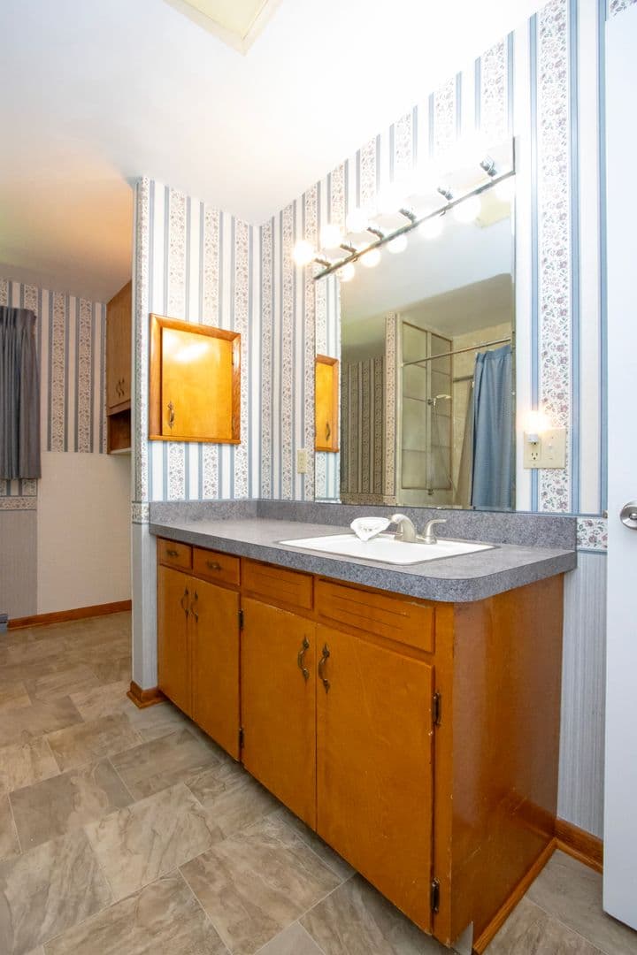 Marshallville House: 11018 Mt Eaton Rd