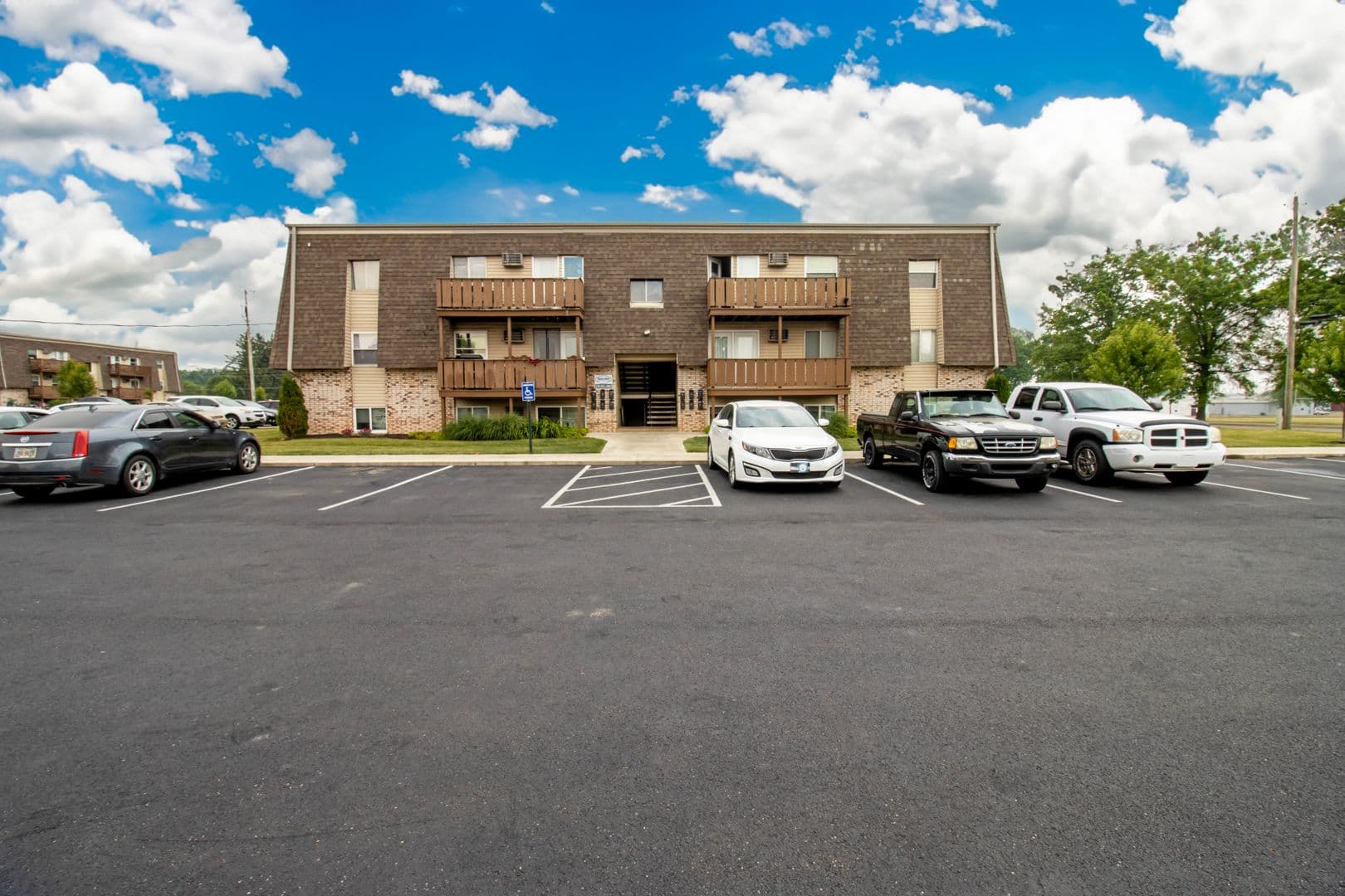 Orrville House: 1175 N Elm St, Apt B