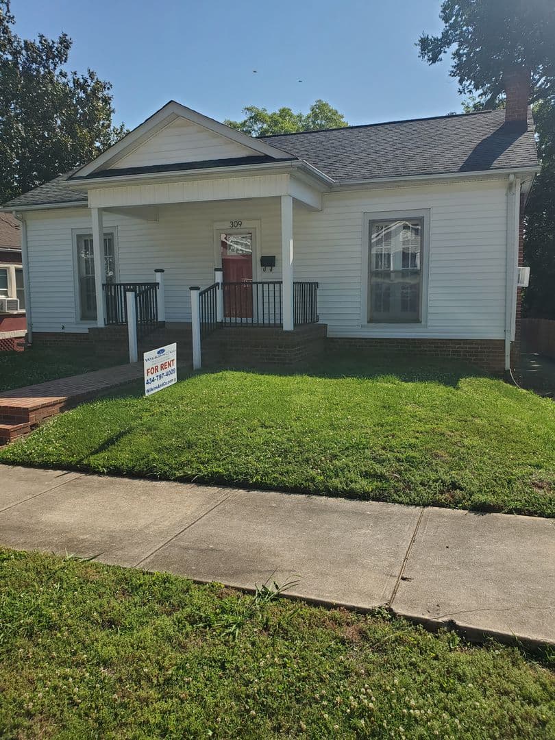 Danville House: 309 Montague St