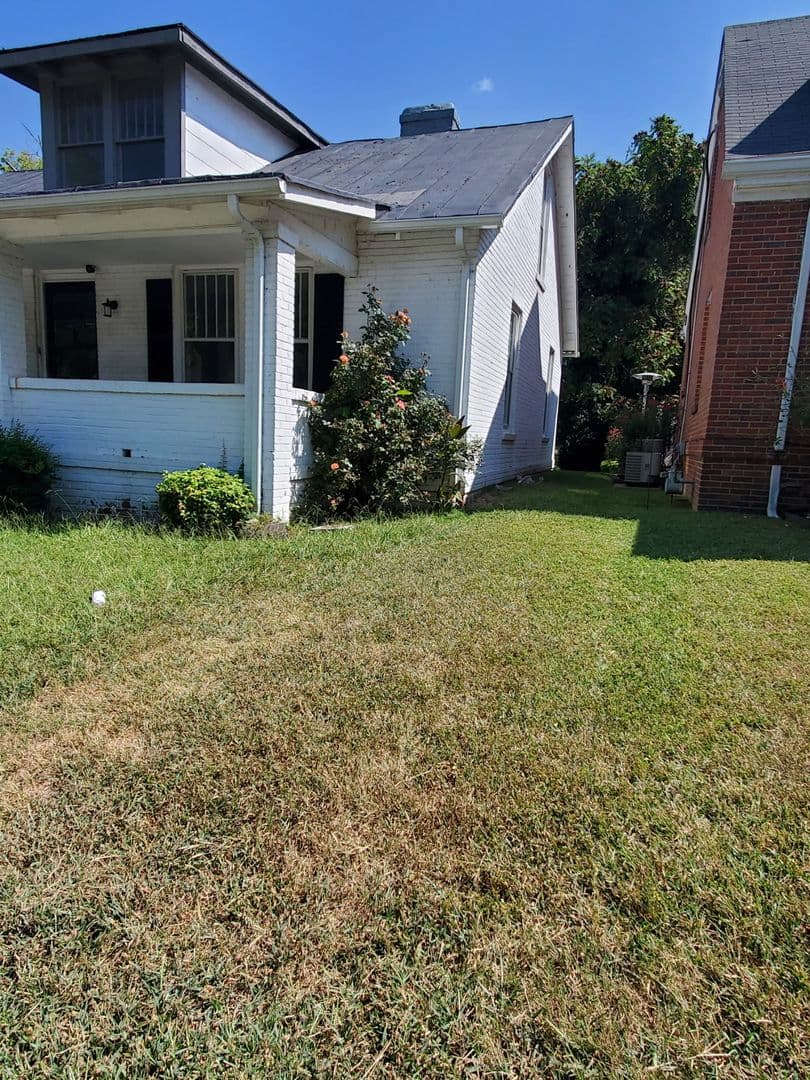 Danville House: 306 Holbrook St.
