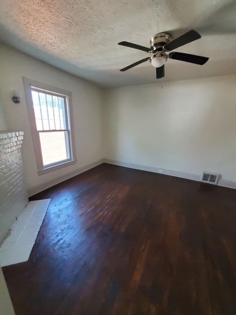 Danville House: 306 Holbrook St.