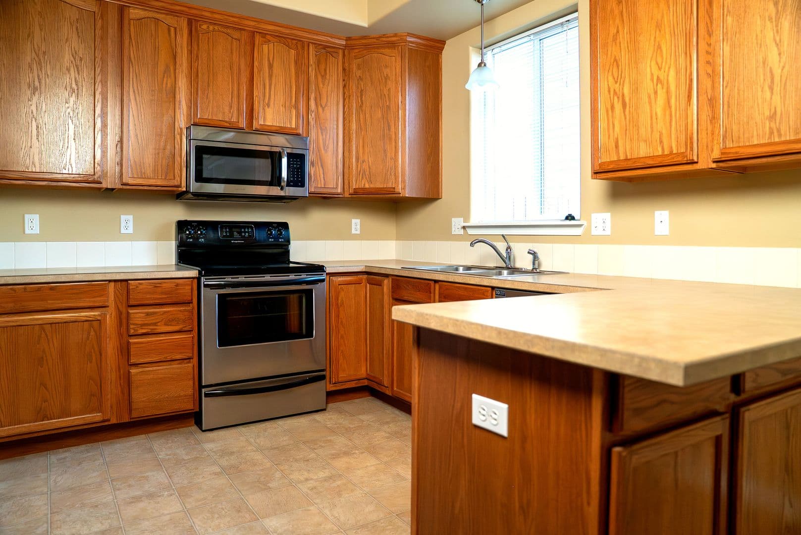 Walla Walla Apartment: 1900 1902 1904 1908 Sunset Drive