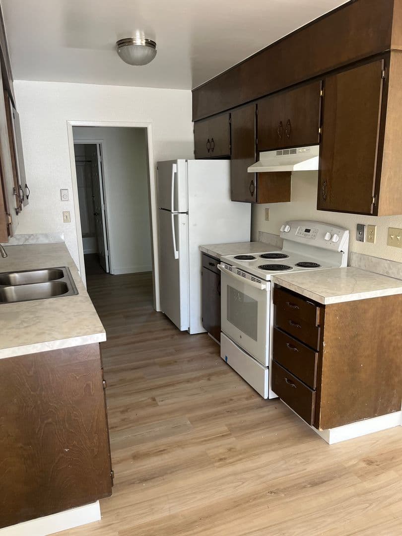 Milton Freewater Apartment: 701 - 723 NE 6th Ct.