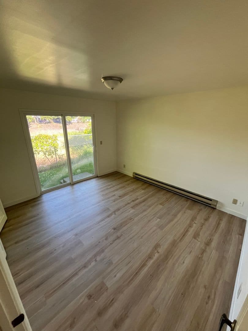 Milton Freewater Apartment: 701 - 723 NE 6th Ct.