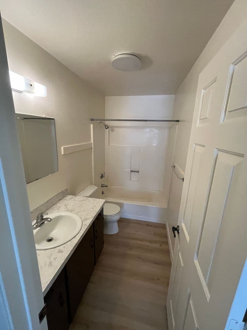 Milton Freewater Apartment: 701 - 723 NE 6th Ct.