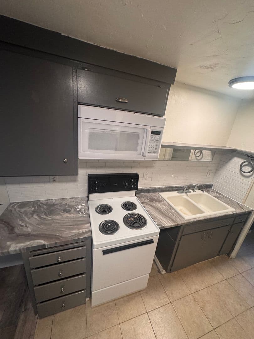 College Place Apartment: 441-459 SE 12th St