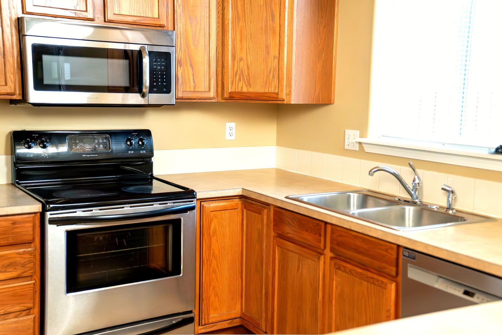 Walla Walla Apartment: 1900 1902 1904 1908 Sunset Drive