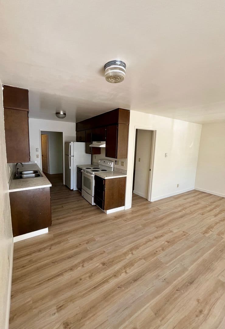 Milton Freewater Apartment: 701 - 723 NE 6th Ct.