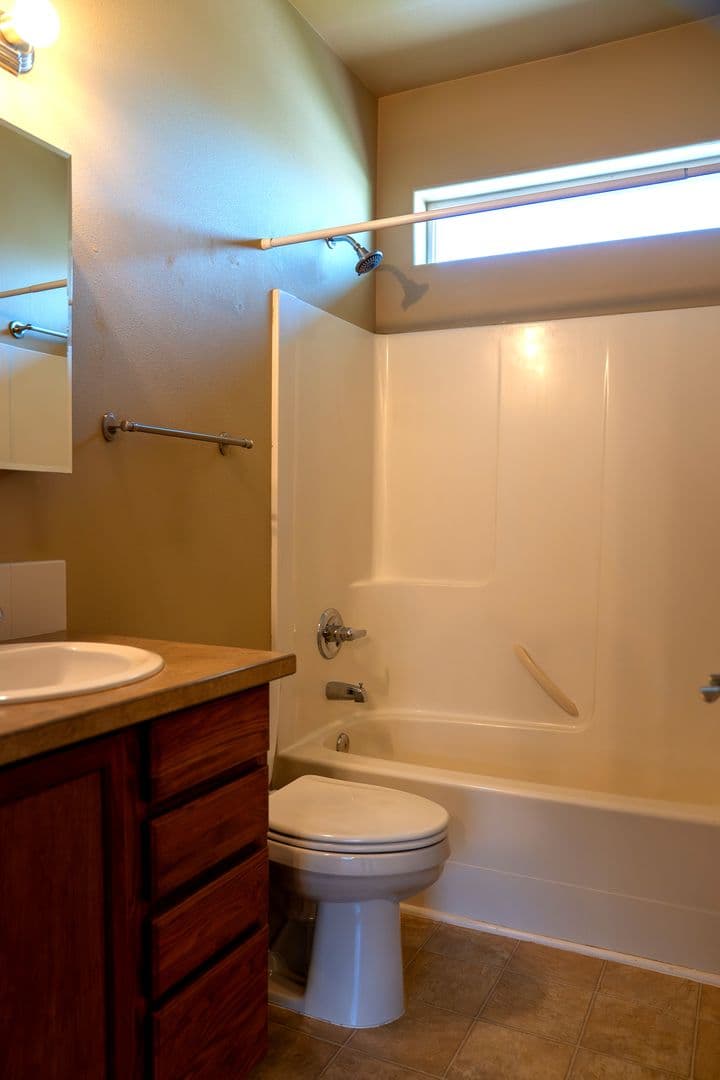 Walla Walla Apartment: 1900 1902 1904 1908 Sunset Drive