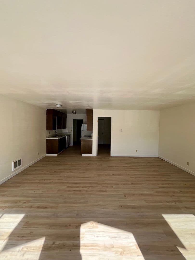 Milton Freewater Apartment: 701 - 723 NE 6th Ct.