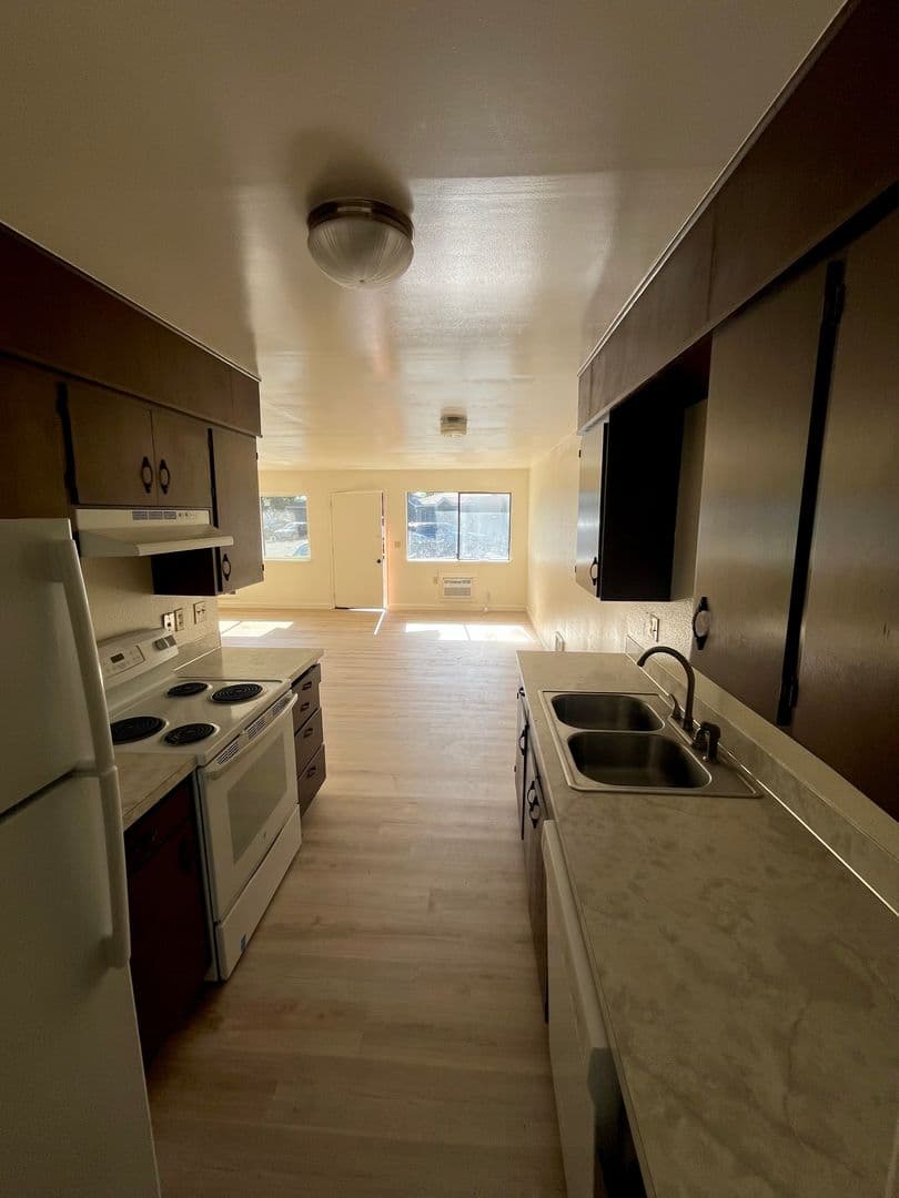Milton Freewater Apartment: 701 - 723 NE 6th Ct.