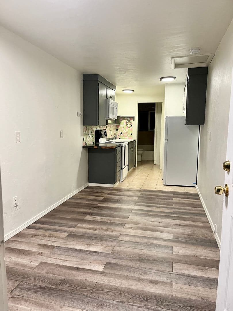 College Place Apartment: 441-459 SE 12th St