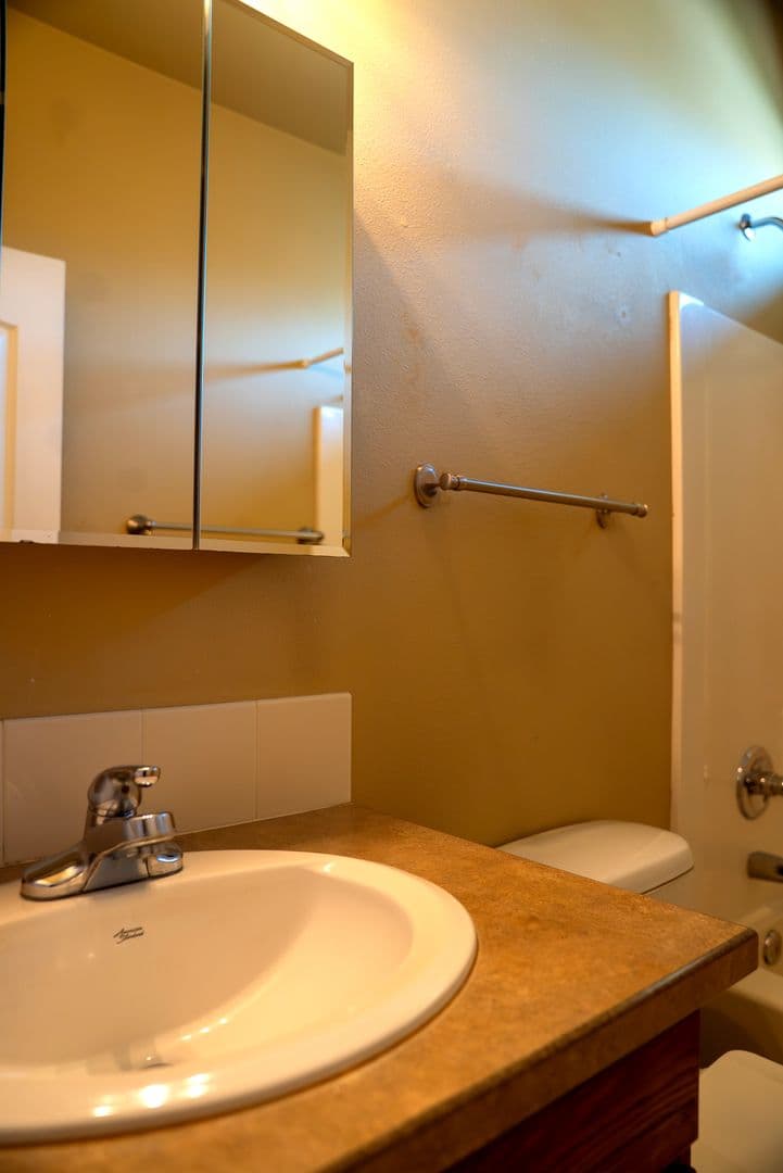 Walla Walla Apartment: 1900 1902 1904 1908 Sunset Drive