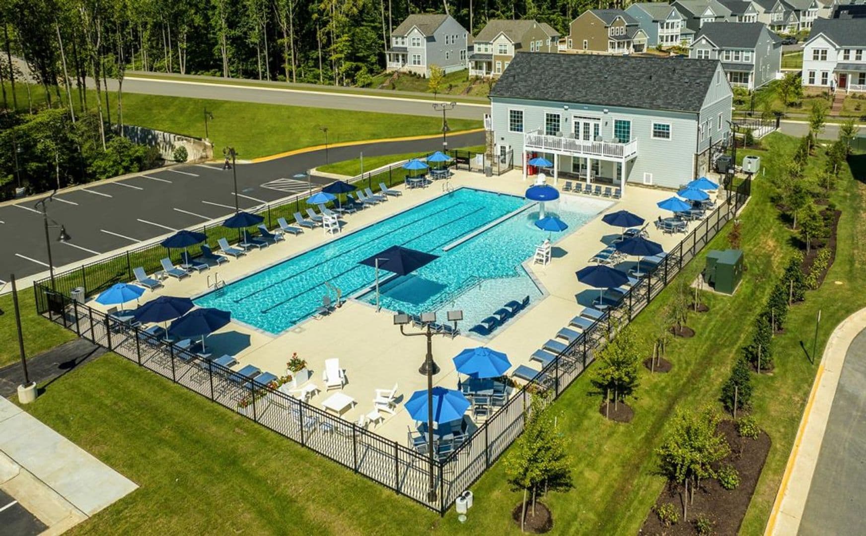 Dumfries House: 2309 Harmsworth Dr