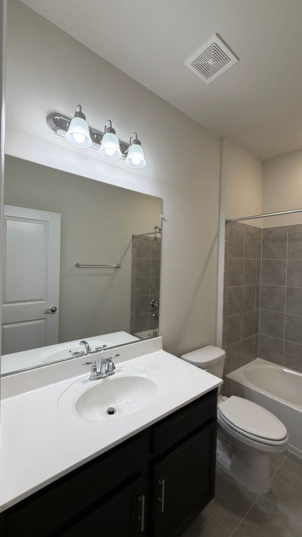 Dumfries Townhome: 1949 Greenbriar Hall Rd