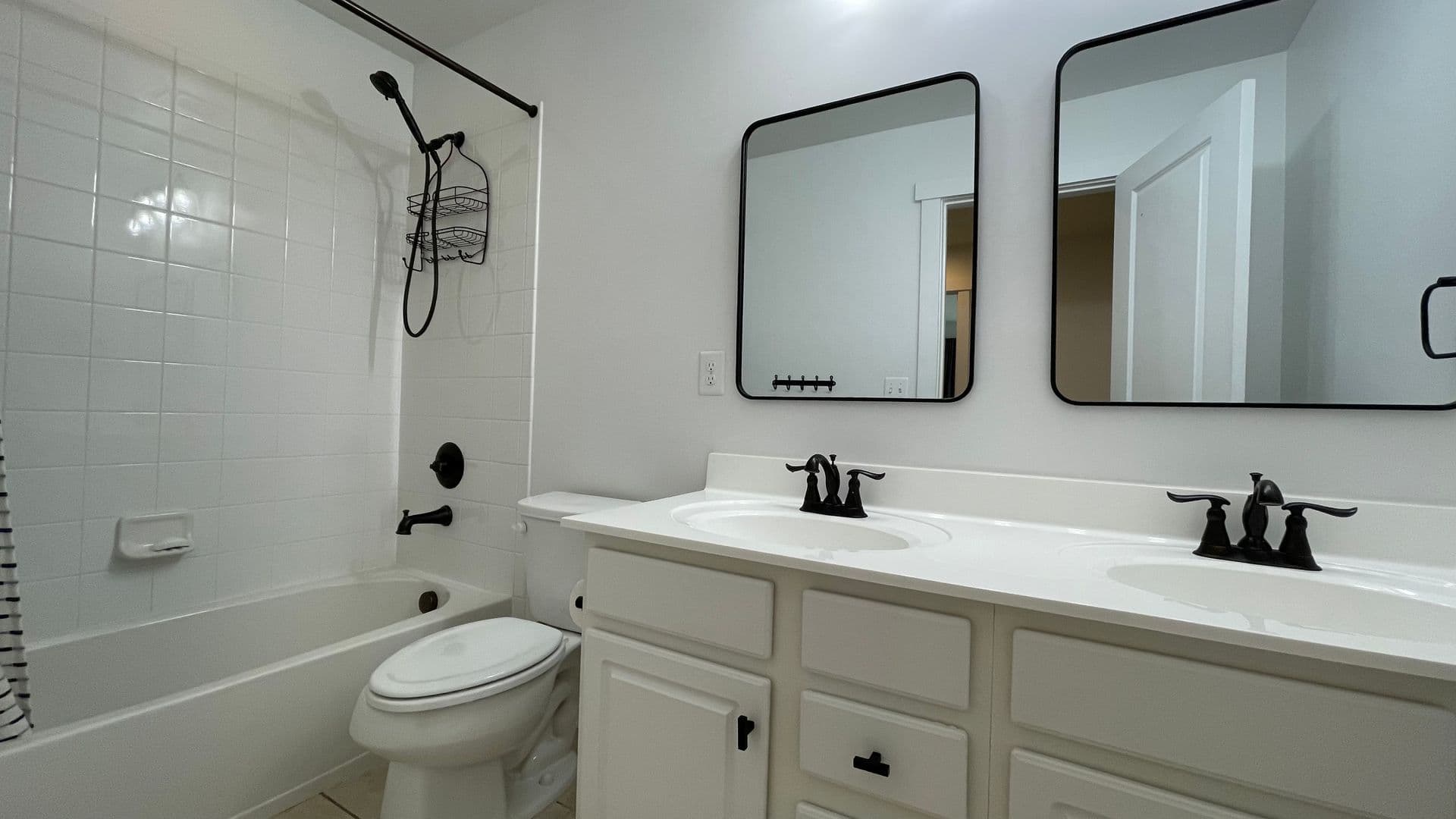 Dumfries House: 2309 Harmsworth Dr