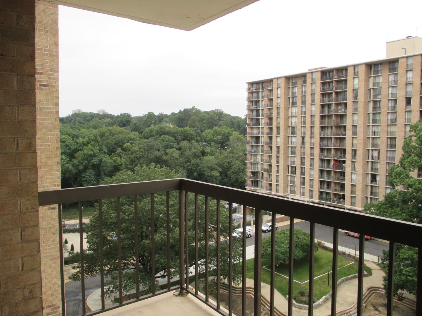 Arlington Condo: 4500 S. Four Mile Run Dr #704