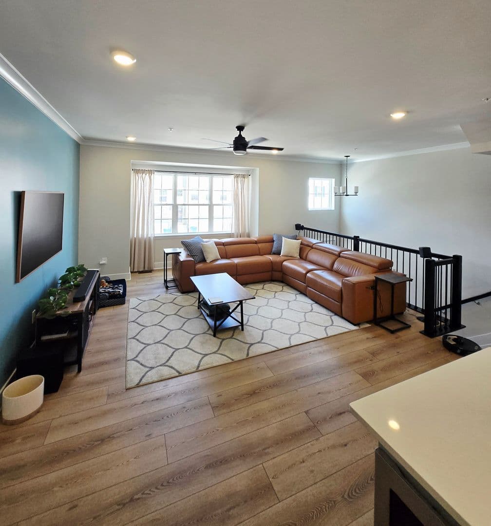 California Townhome: 45294 Clearview Way