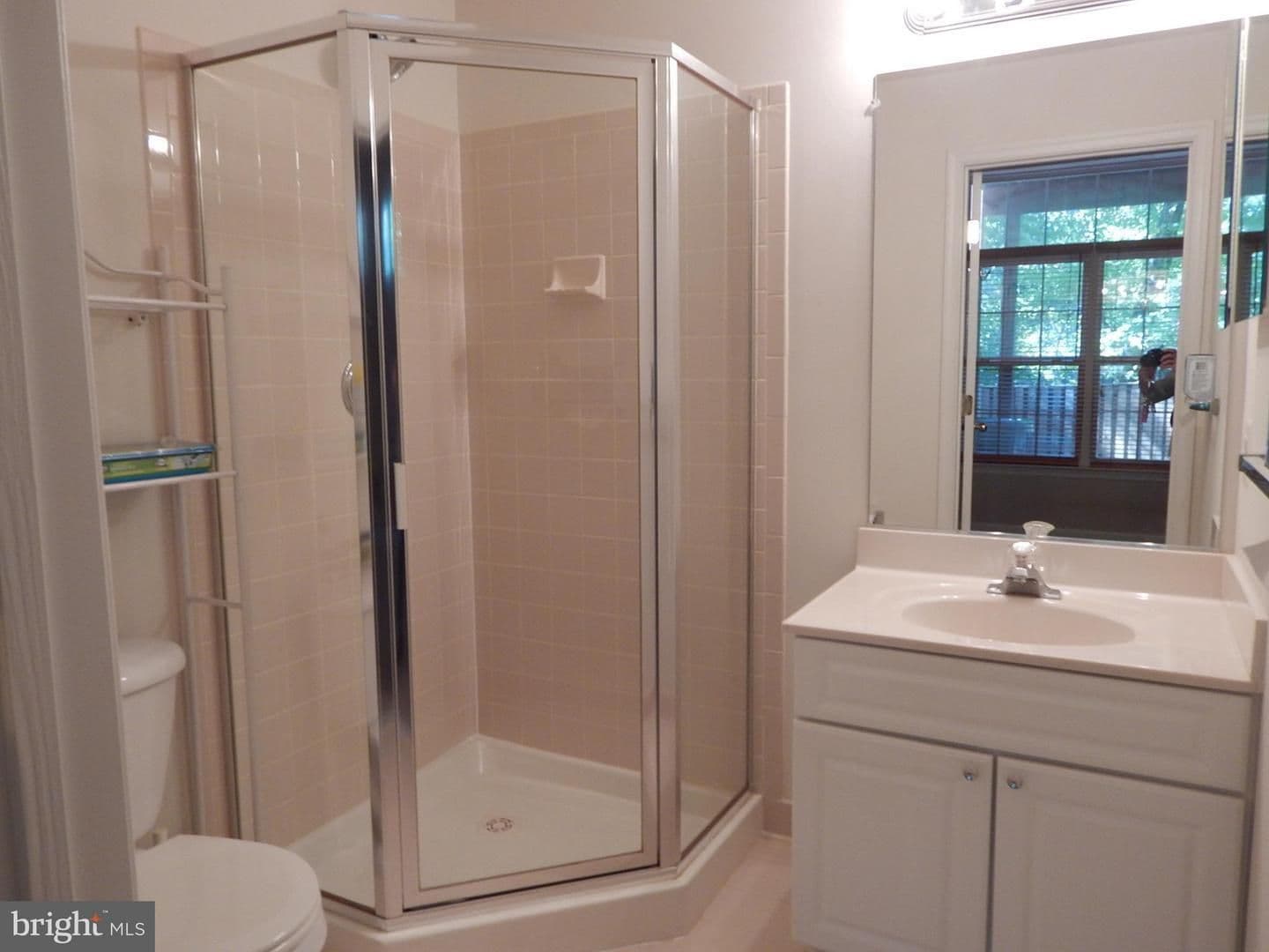 Alexandria House: 6409 Nice Pl