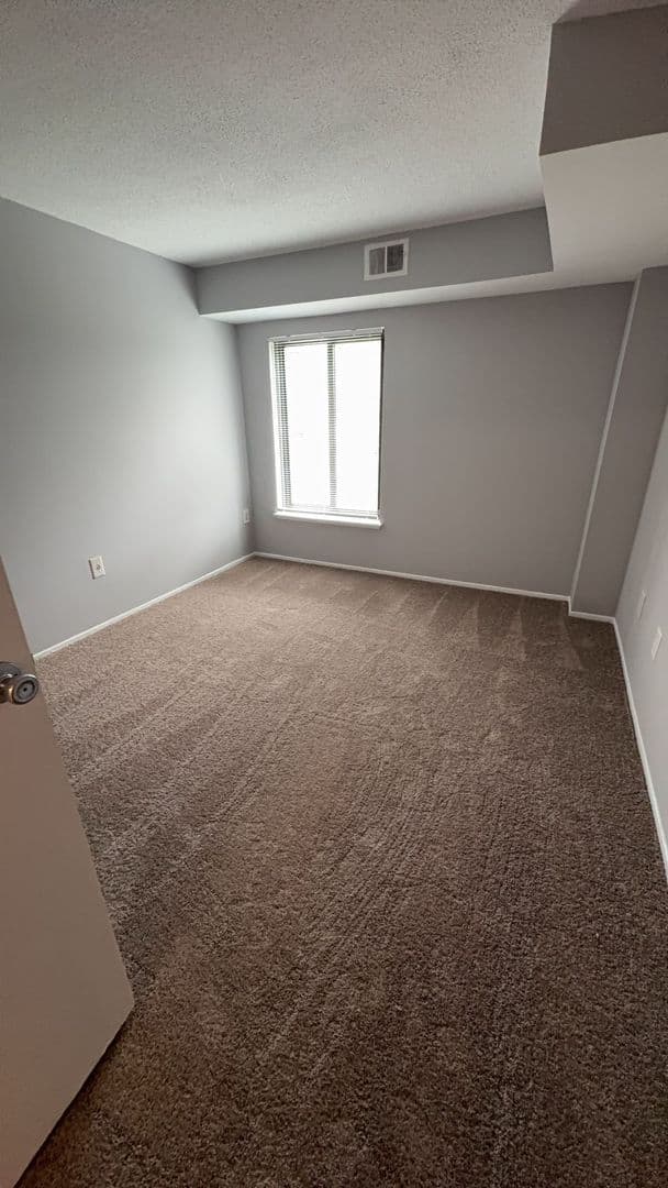 Arlington Condo: 4500 S. Four Mile Run Dr #704