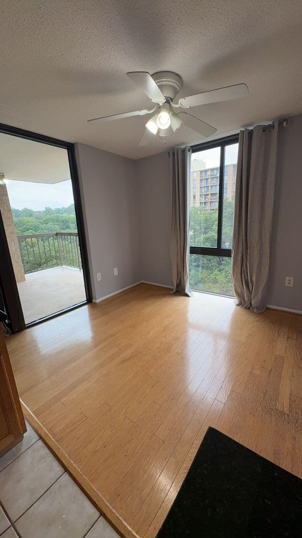 Arlington Condo: 4500 S. Four Mile Run Dr #704