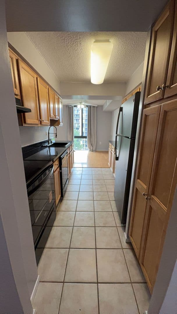 Arlington Condo: 4500 S. Four Mile Run Dr #704